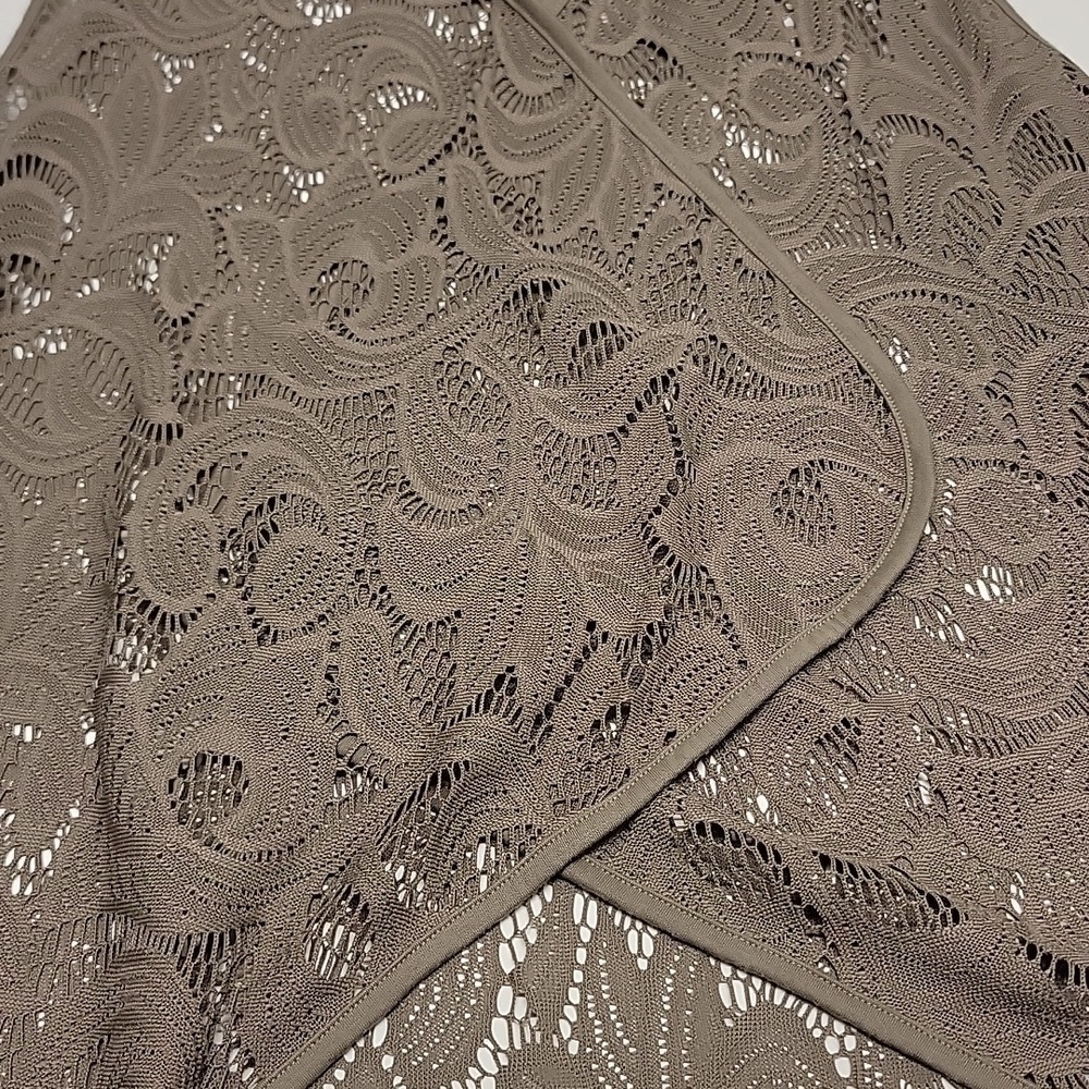CHICO'S TAUPE CROCHET CUT-OUT ASYMMETRICAL LIGHTWEIGHT VEST - Picture 12 of 13